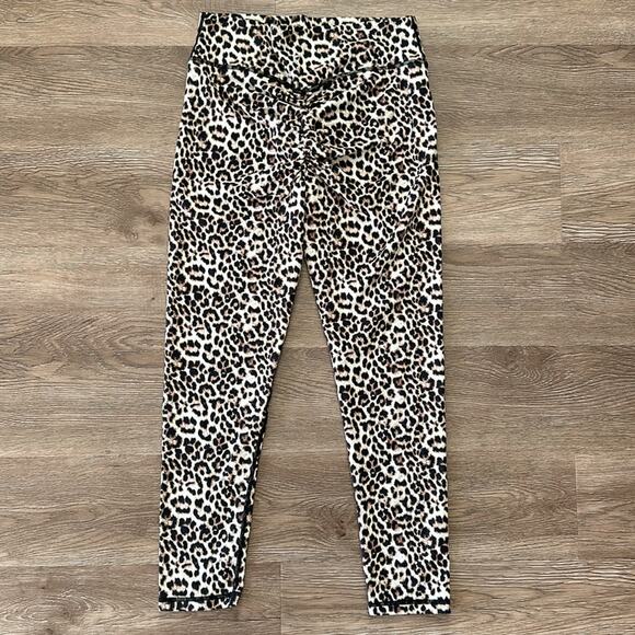 ZYIA Active Brilliant Scrunchy What Leopard Print Leggings - Picture 6 of 6